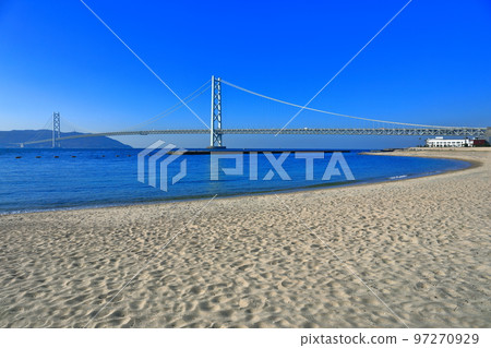 [Hyogo Prefecture] Azure Maiko and Akashi Kaikyo Bridge in fine weather 97270929