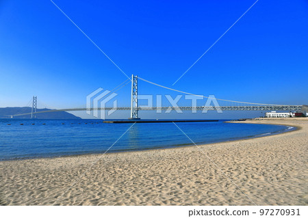 [Hyogo Prefecture] Azure Maiko and Akashi Kaikyo Bridge in fine weather 97270931
