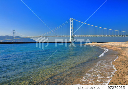 [Hyogo Prefecture] Azure Maiko and Akashi Kaikyo Bridge in fine weather 97270935
