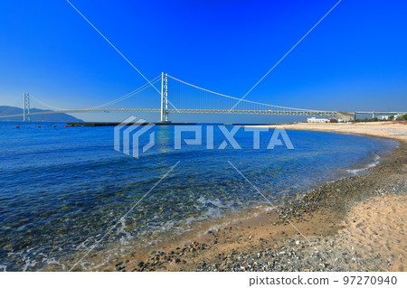[Hyogo Prefecture] Azure Maiko and Akashi Kaikyo Bridge in fine weather 97270940