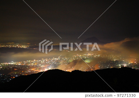 Beppu night view and fog (Beppu City, Oita Prefecture) 97271330