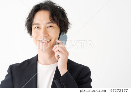 男性在二十多歲時打電話 97272177