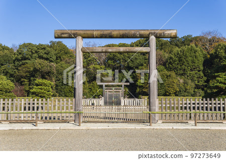 Close-up of the torii gate of Emperor Jinmu [Unebiyama Tohoku Imperial Mausoleum] / Kashihara City, Nara Prefecture 97273649