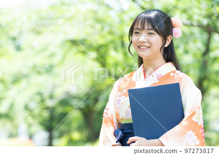 袴畢業少女 97273817