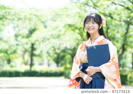 袴畢業少女 97273818