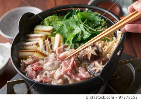 Hot duck pot 97275152