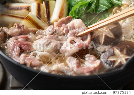 Hot duck pot 97275154