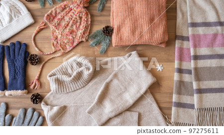 Preparing and tidying up winter clothes | Image of changing clothes 97275611