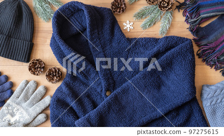 Preparing and tidying up winter clothes | Image of changing clothes Preparing and tidying up winter clothes | Image of changing clothes 97275615