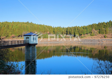 Shioda dam in winter water intake tower 97276250