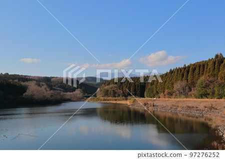 Tochigi Prefecture Dam lake of Shioda Dam in winter 97276252
