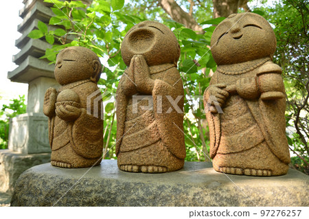 Kakio, a town of persimmons and temples 97276257