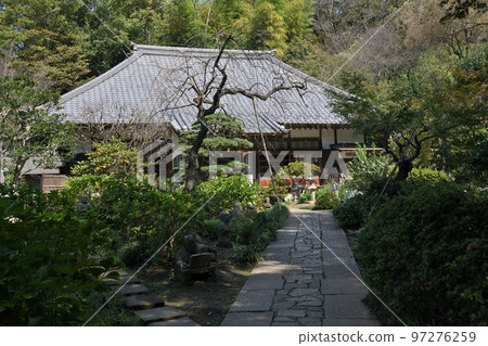 Kakio, a town of persimmons and temples 97276259