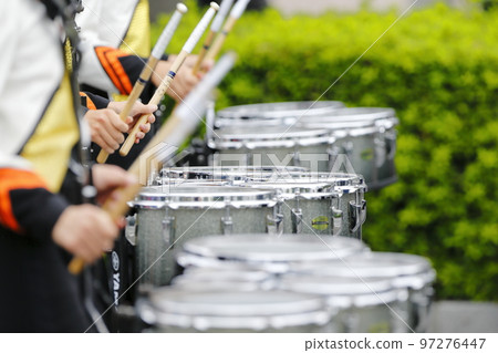 行進樂隊遊行樂器 行進樂隊遊行樂器 97276447