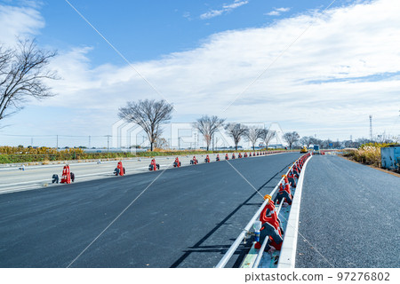 Work to increase the number of lanes on the main road National Route 17 Jobu Road Upbound 2022.12 a-4 Cool color 97276802
