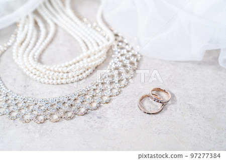 diamond and platinum wedding rings 97277384