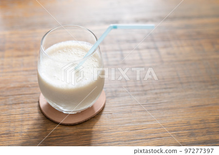 homemade apple and banana smoothie homemade apple and banana smoothie 97277397