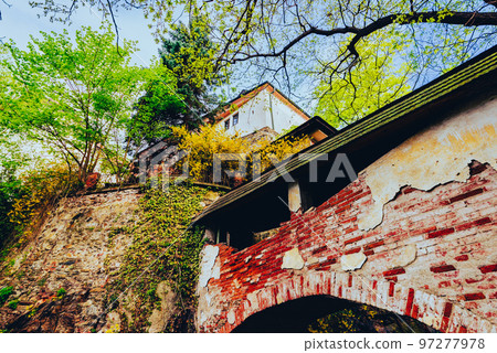 捷克共和國 Cesky Krumlov 被破壞的石橋 捷克共和國 Cesky Krumlov 被破壞的石橋 97277978