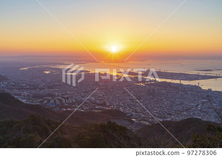 神戶市灘區瑪雅索道星野站菊星台的日出景觀 神戶市灘區瑪雅索道星野站菊星台的日出景觀 97278306