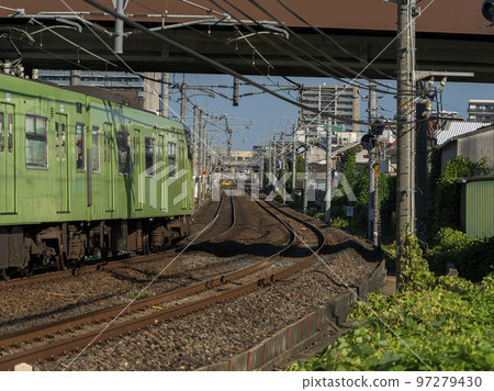 Series 201 train running near Kashiwara Station on the Yamatoji Line 97279430