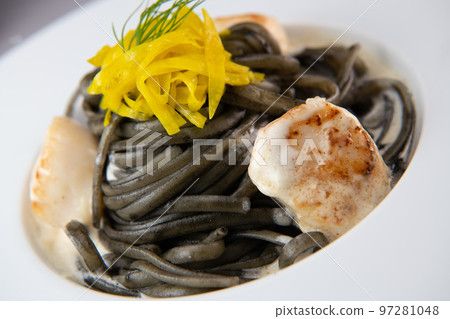 Recipe for Linguine Pasta with squid ink and scallops, yellow chioggia beet Recipe for Linguine Pasta with squid ink and scallops, yellow chioggia beet 97281048