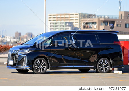 Minivan image 97281077