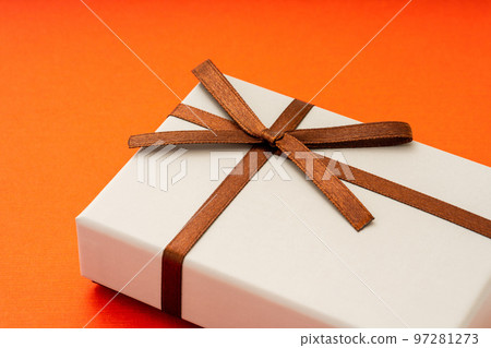 Gift box with a simple ribbon 97281273
