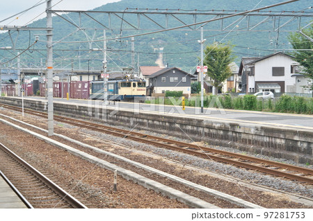 A freight train passing through the outbound platform of JR Biwako Azuchi Station, Omihachiman City, Shiga Prefecture A freight train passing through the outbound platform of JR Biwako Azuchi Station, Omihachiman City, Shiga Prefecture 97281753