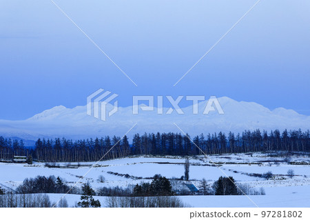[Biei Town, Hokkaido] Scenery of Daisetsuzan and hills 97281802