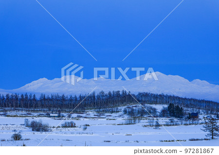 [Biei Town, Hokkaido] Scenery of Daisetsuzan and hills 97281867