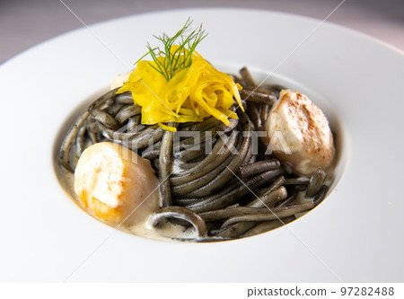 Recipe for Linguine Pasta with squid ink and scallops, yellow chioggia beet Recipe for Linguine Pasta with squid ink and scallops, yellow chioggia beet 97282488
