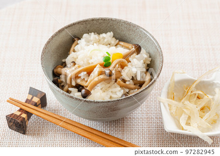 Shimeji rice and snowflake cod 97282945