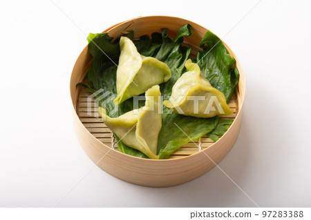 Green Ha Khao (Shrimp Steamed Dumplings) Green Ha Khao (Shrimp Steamed Dumplings) 97283388