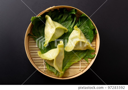 Green Ha Khao (Shrimp Steamed Dumplings) 97283392