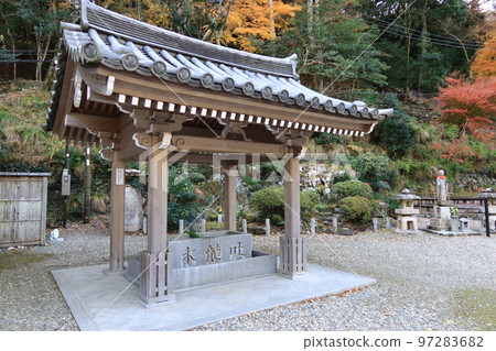 日本寺廟：大阪府箕面市箕面公園箕面龍安寺境內的長頭屋和地藏景觀 97283682