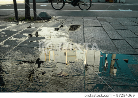 One frame of a certain day [after the rain] 97284369