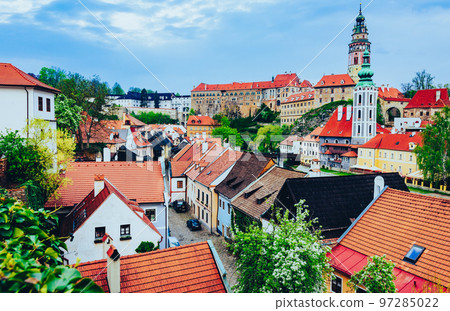 捷克共和國 Cesky Krumlov 一排排紅色屋頂的房屋 捷克共和國 Cesky Krumlov 一排排紅色屋頂的房屋 97285022