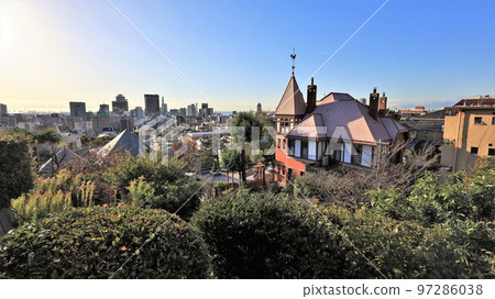 A view of the city from Kitano-cho, Kobe (Kobe City, Hyogo Prefecture) 97286038