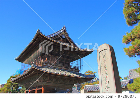 Scenery of Kenchuji Temple Sanmon, the city of culture in Nagoya 97286873