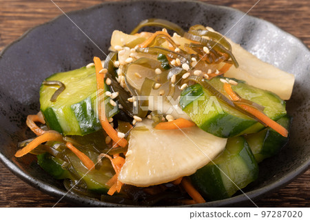 Cucumber and Daikon with Salted Kelp 97287020