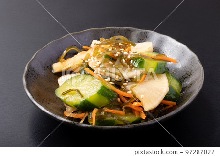 Cucumber and Daikon with Salted Kelp 97287022