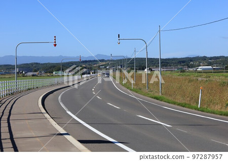 北海道的鄉間小路(北海道南坡路町) 北海道的鄉間小路(北海道南坡路町) 97287957