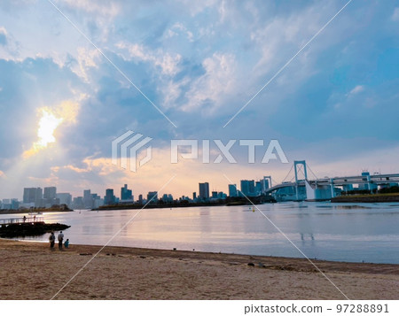 從台場海上看彩虹橋 從台場海上看彩虹橋 97288891