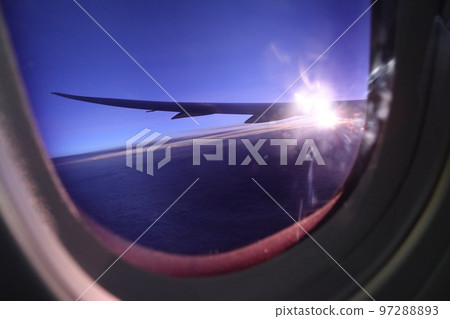 在飛往加拿大的飛機上拍攝 在飛往加拿大的飛機上拍攝 97288893
