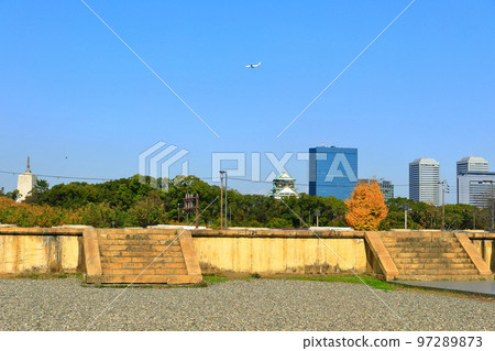 [Osaka Prefecture] Naniwanomiya Ruins Park and Osaka Castle in fine weather 97289873