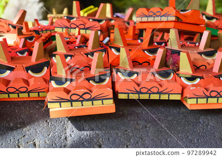 鎌倉神社長壽屋展示的獅頭(神奈川縣鎌倉市) 鎌倉神社長壽屋展示的獅頭(神奈川縣鎌倉市) 97289942