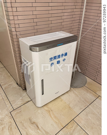 安裝在建築物中的空氣淨化器 97289943