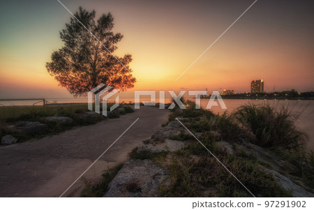 沖繩北谷町阿拉哈海灘的日落 沖繩北谷町阿拉哈海灘的日落 97291902