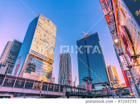 日本東京城市景觀 - 從澀谷 Wave Street（入口）前俯瞰澀谷站和櫻丘口重建項目 - 12 月 15 日 97293735