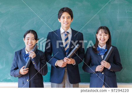 有文憑的高中學生在課堂 97294220